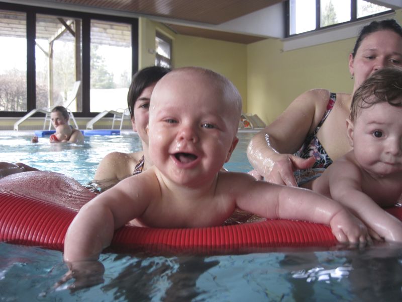 Foto Babyschwimmen © Heidi Steinacher